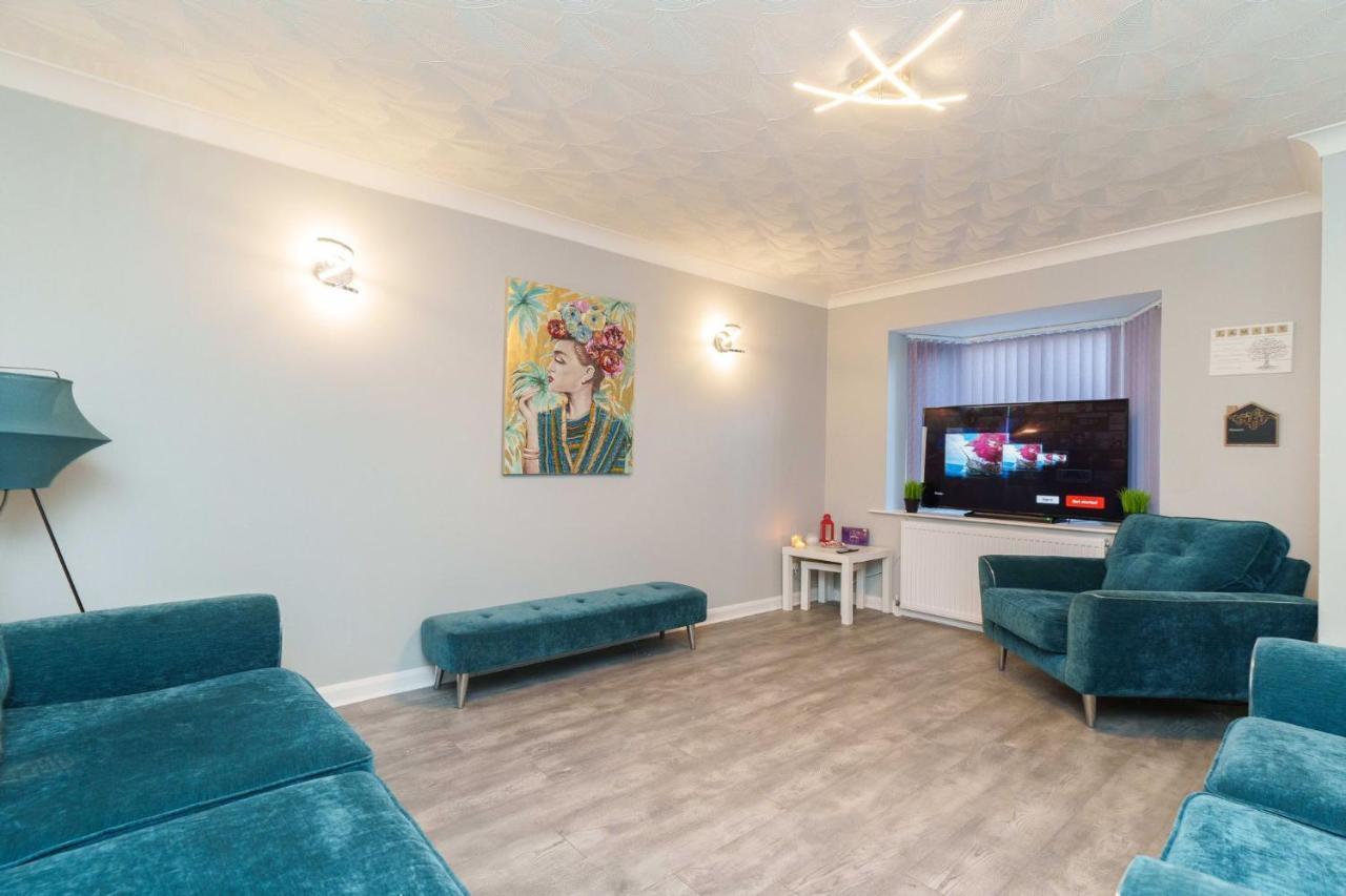 Huntington House With Free Off Road Parking