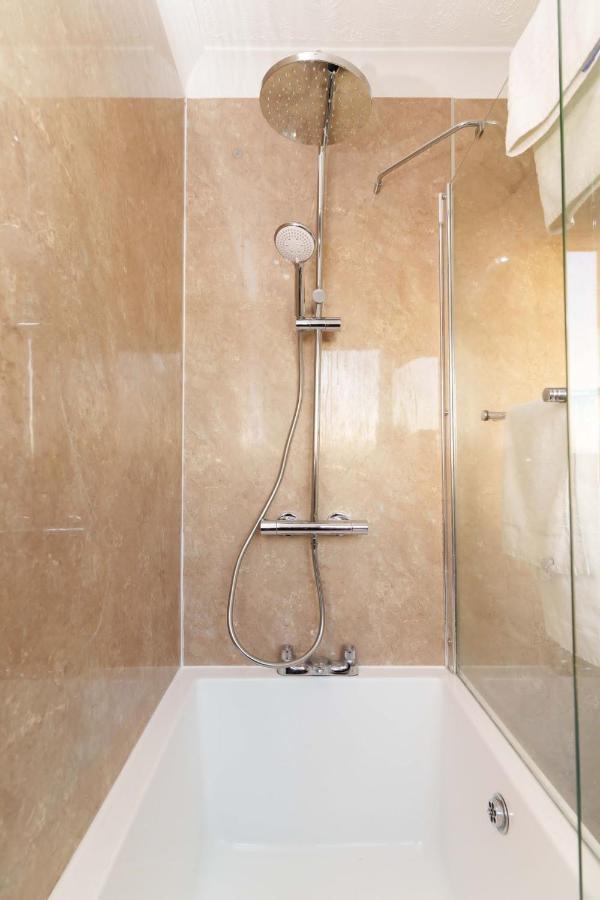 Huntington House With Free Off Road Parking Holiday home *